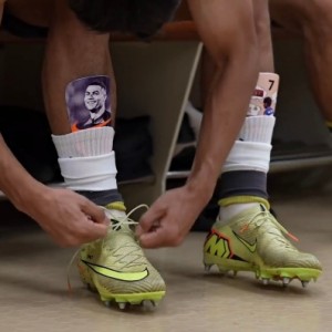 九游体育-“重庆C罗”！向余望护腿板是偶像C罗，昨晚破门后模仿C罗SIU庆祝