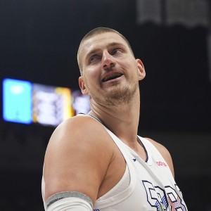 美记：若75大晚评一年约基奇可能入选 他如今的荣誉能稳进名人堂